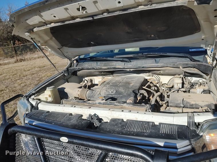 image for item MM9952 2015 Toyota Tundra  Double Cab pickup truck