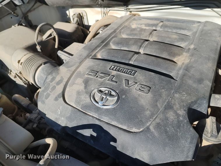 image for item MM9952 2015 Toyota Tundra  Double Cab pickup truck