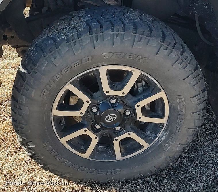 image for item MM9952 2015 Toyota Tundra  Double Cab pickup truck