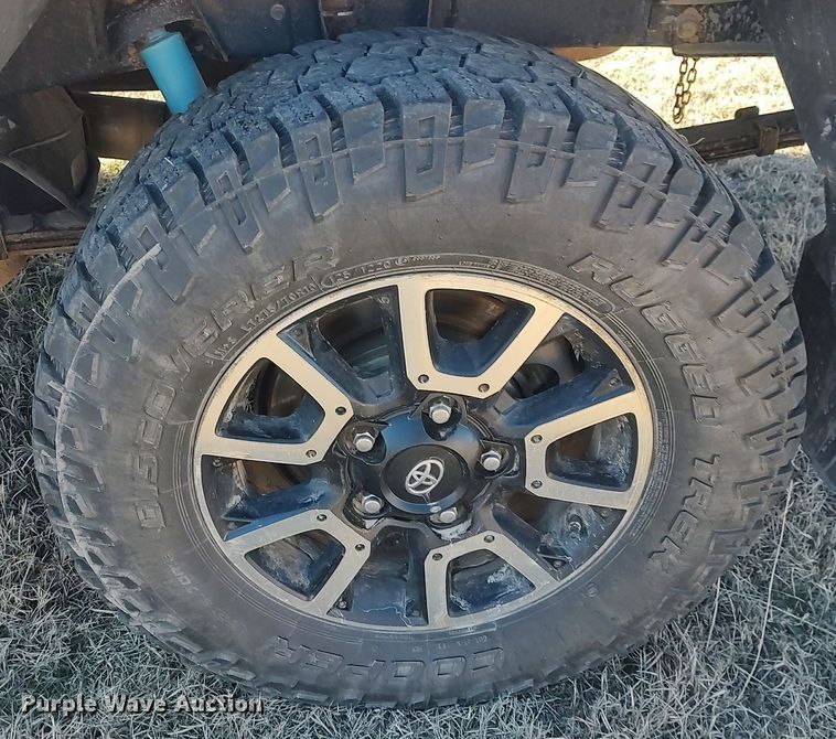 image for item MM9952 2015 Toyota Tundra  Double Cab pickup truck