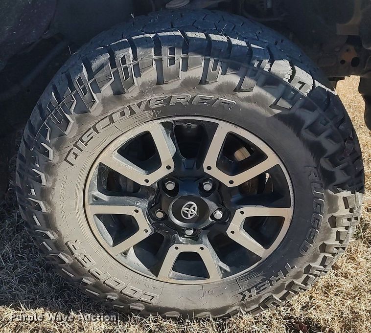 image for item MM9952 2015 Toyota Tundra  Double Cab pickup truck