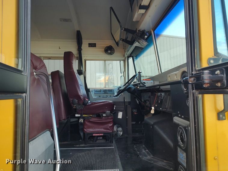 image for item MM9954 2003 International 3800  school bus