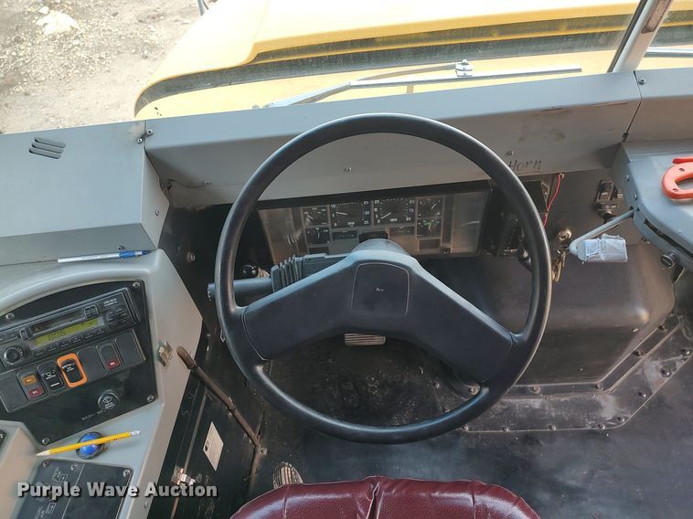 image for item MM9954 2003 International 3800  school bus