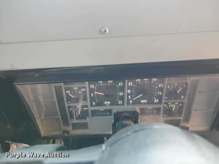 image for item MM9954 2003 International 3800  school bus