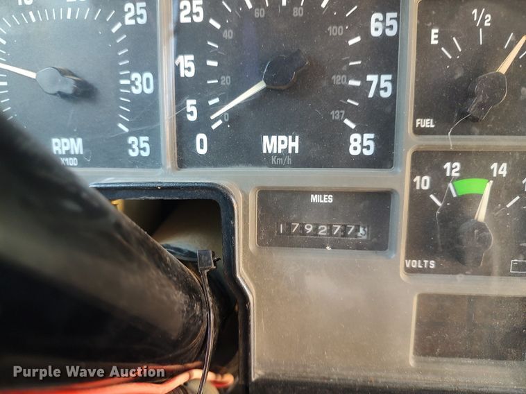 image for item MM9954 2003 International 3800  school bus