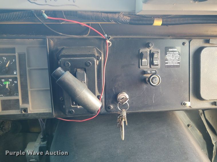 image for item MM9954 2003 International 3800  school bus