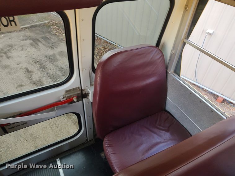 image for item MM9954 2003 International 3800  school bus