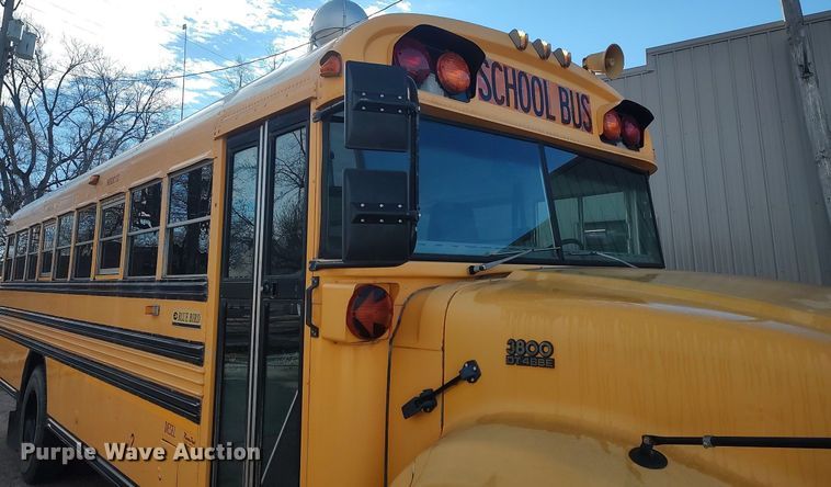 image for item MM9954 2003 International 3800  school bus