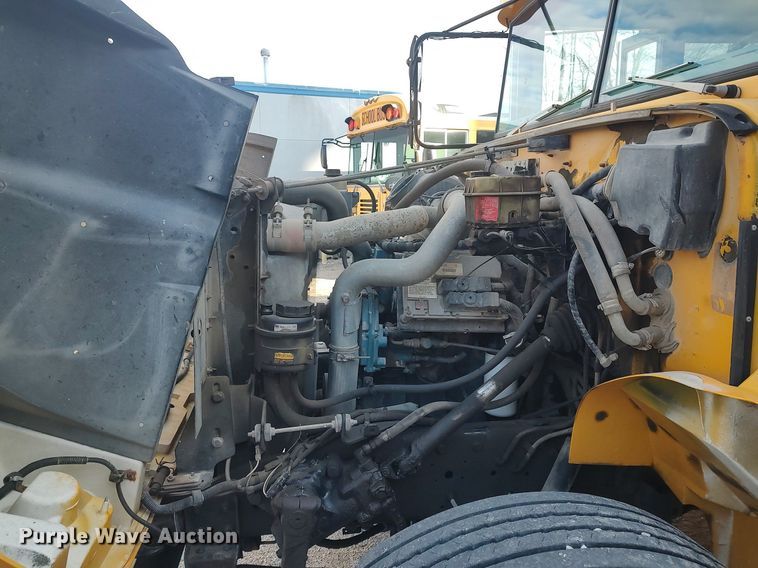 image for item MM9954 2003 International 3800  school bus