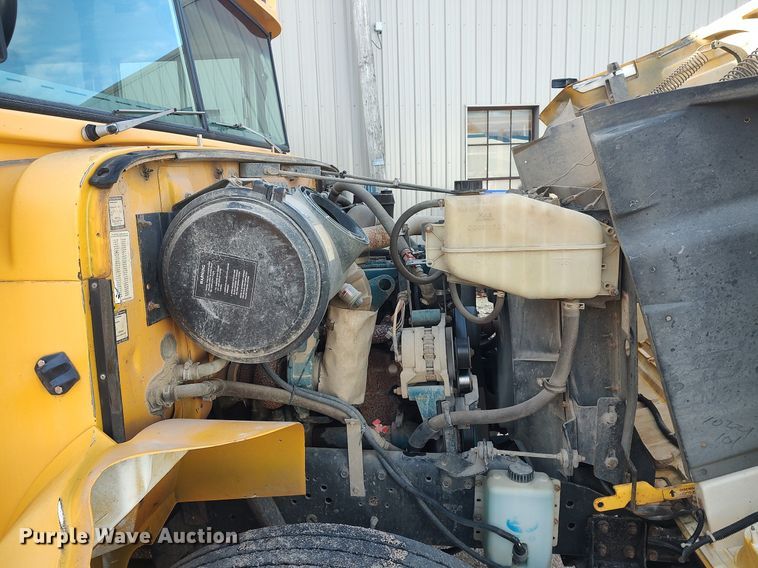 image for item MM9954 2003 International 3800  school bus