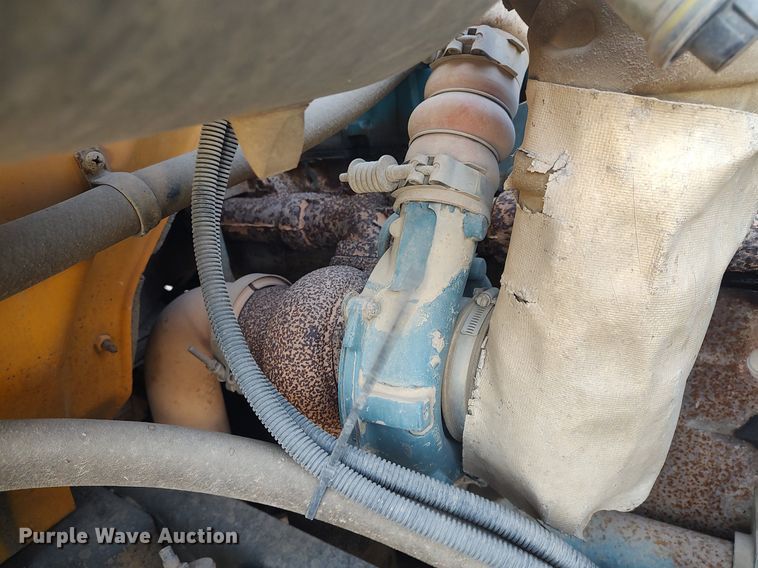 image for item MM9954 2003 International 3800  school bus