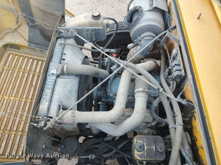 image for item MM9954 2003 International 3800  school bus