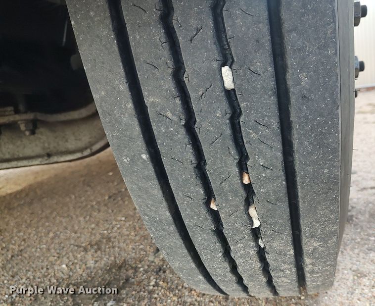 image for item MM9954 2003 International 3800  school bus