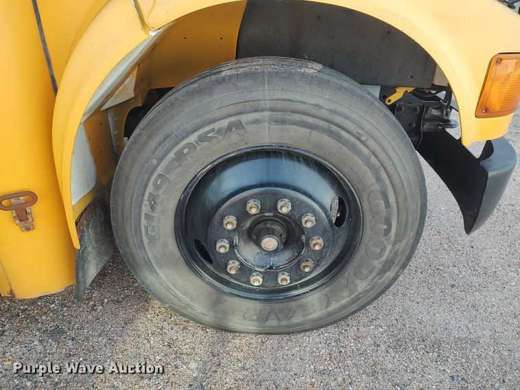 image for item MM9954 2003 International 3800  school bus