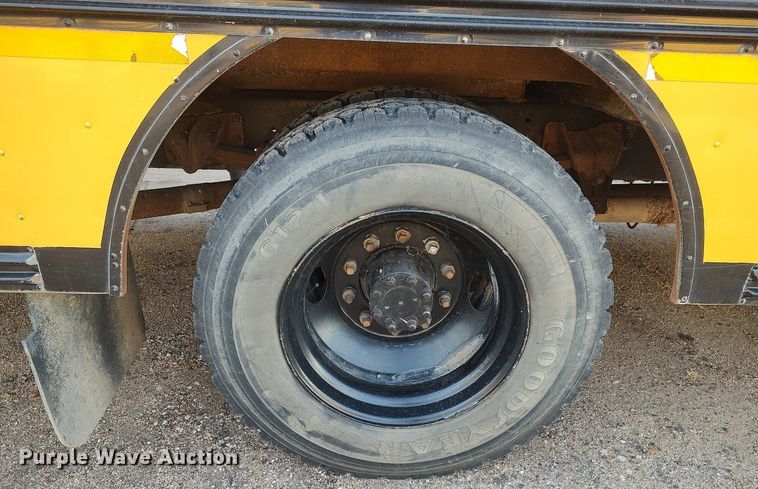 image for item MM9954 2003 International 3800  school bus