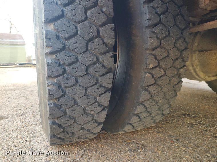 image for item MM9954 2003 International 3800  school bus