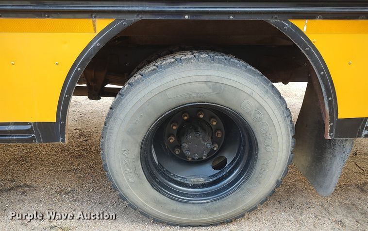 image for item MM9954 2003 International 3800  school bus