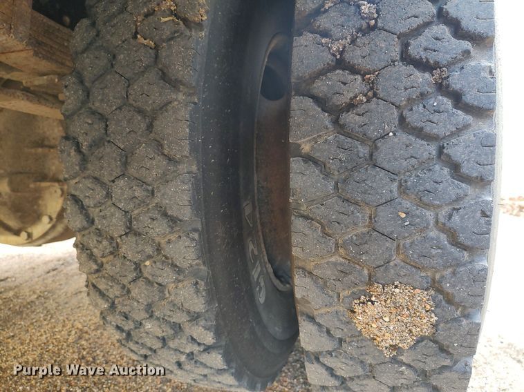 image for item MM9954 2003 International 3800  school bus