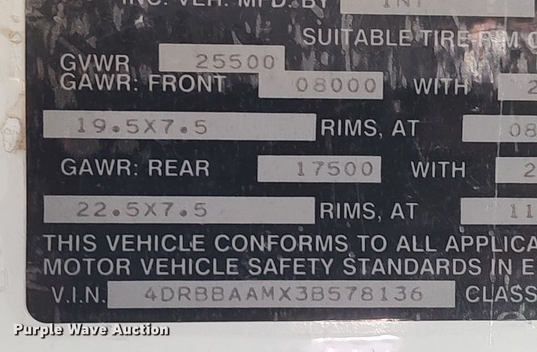 image for item MM9954 2003 International 3800  school bus