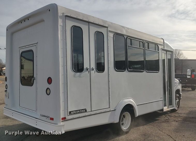 image for item MM9963 2017 Ford E350 Super Duty  shuttle bus