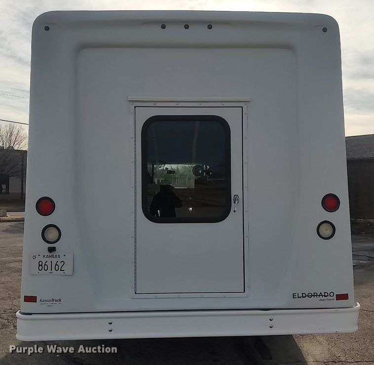 image for item MM9963 2017 Ford E350 Super Duty  shuttle bus