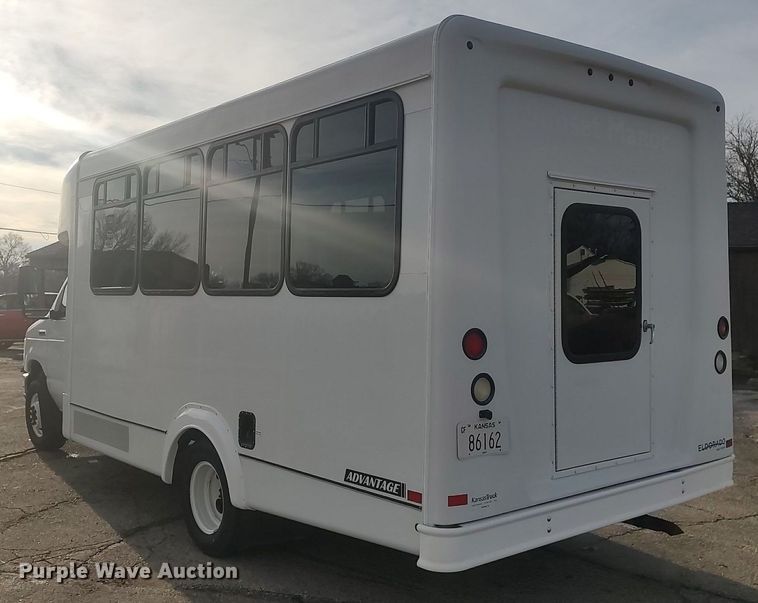 image for item MM9963 2017 Ford E350 Super Duty  shuttle bus