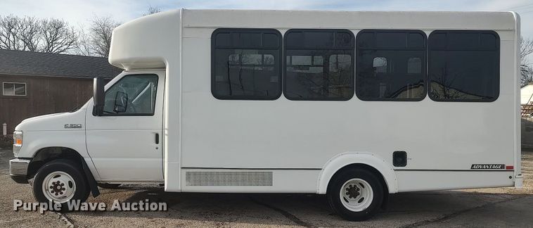 image for item MM9963 2017 Ford E350 Super Duty  shuttle bus