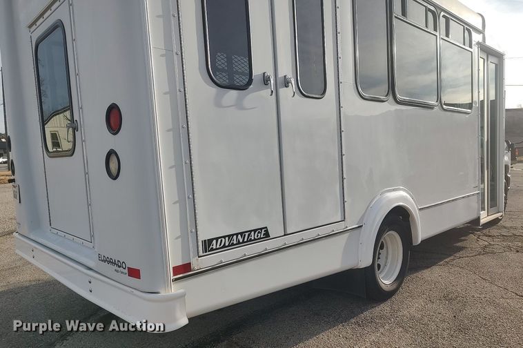 image for item MM9963 2017 Ford E350 Super Duty  shuttle bus