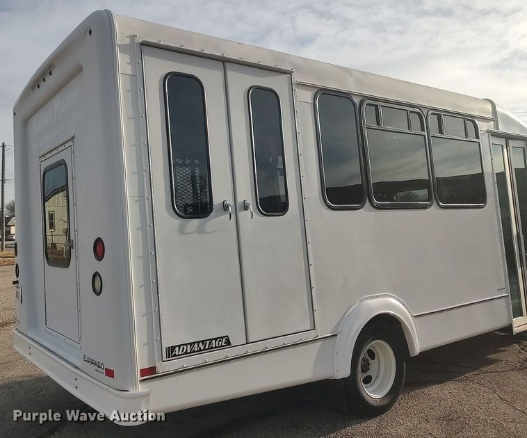 image for item MM9963 2017 Ford E350 Super Duty  shuttle bus