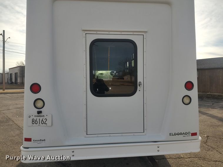 image for item MM9963 2017 Ford E350 Super Duty  shuttle bus