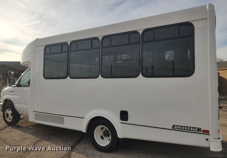image for item MM9963 2017 Ford E350 Super Duty  shuttle bus