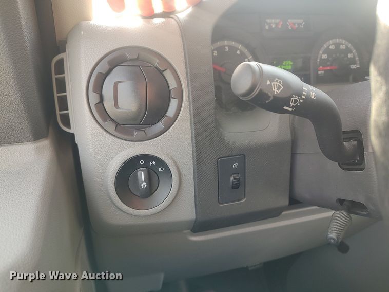 image for item MM9963 2017 Ford E350 Super Duty  shuttle bus