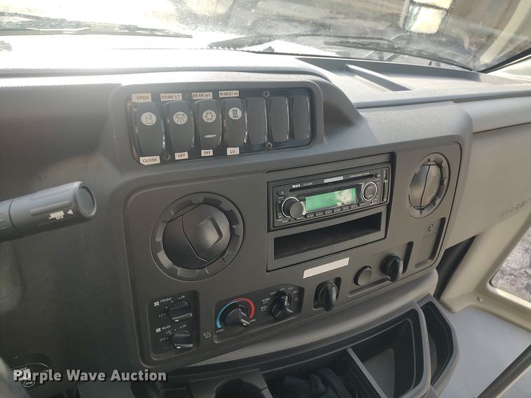 image for item MM9963 2017 Ford E350 Super Duty  shuttle bus