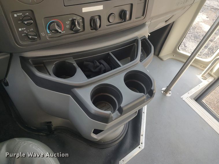 image for item MM9963 2017 Ford E350 Super Duty  shuttle bus