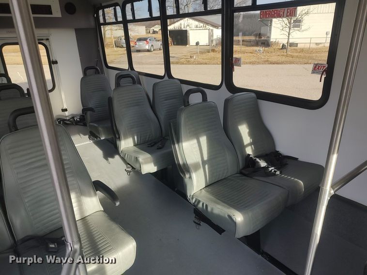 image for item MM9963 2017 Ford E350 Super Duty  shuttle bus