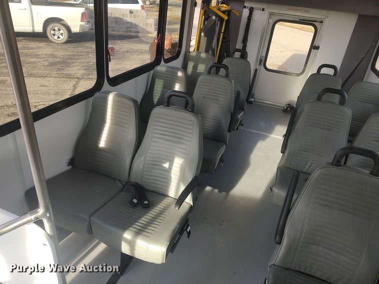 image for item MM9963 2017 Ford E350 Super Duty  shuttle bus