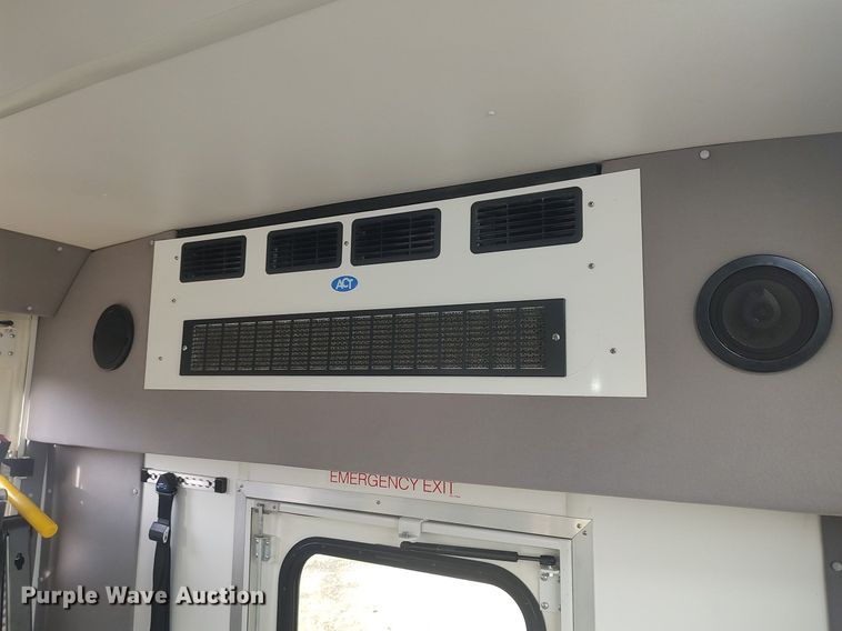 image for item MM9963 2017 Ford E350 Super Duty  shuttle bus