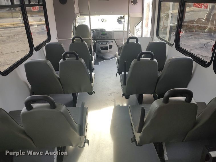 image for item MM9963 2017 Ford E350 Super Duty  shuttle bus