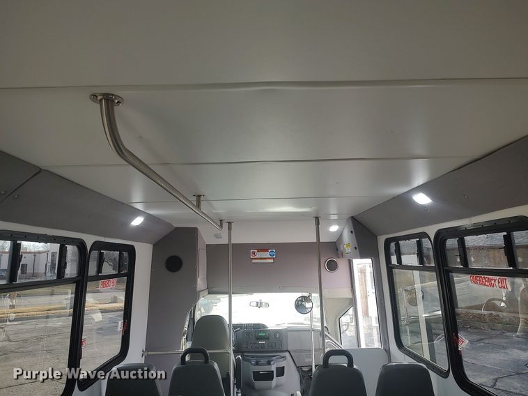 image for item MM9963 2017 Ford E350 Super Duty  shuttle bus