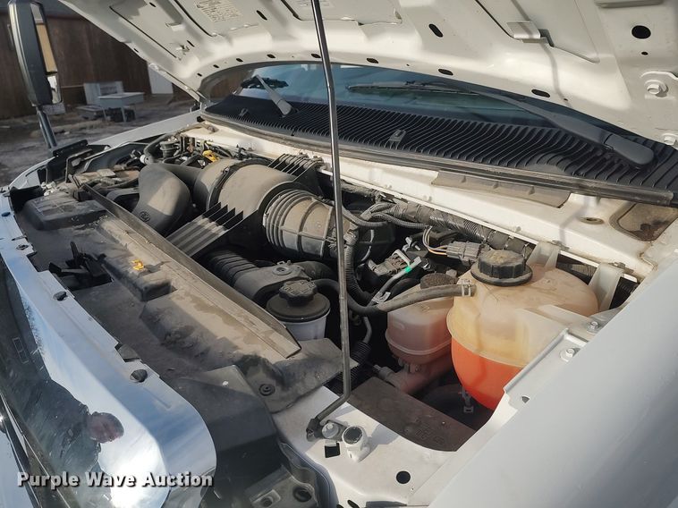 image for item MM9963 2017 Ford E350 Super Duty  shuttle bus