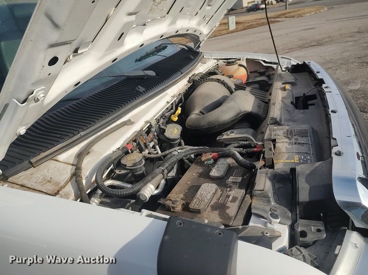 image for item MM9963 2017 Ford E350 Super Duty  shuttle bus