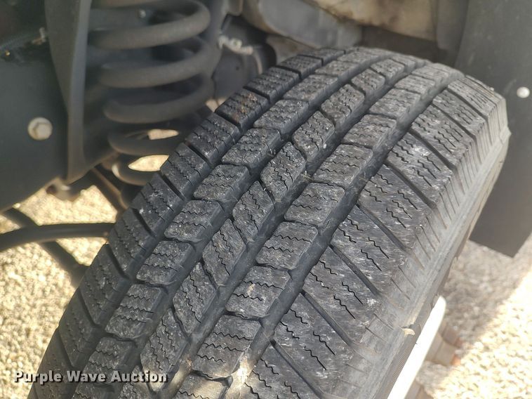 image for item MM9963 2017 Ford E350 Super Duty  shuttle bus