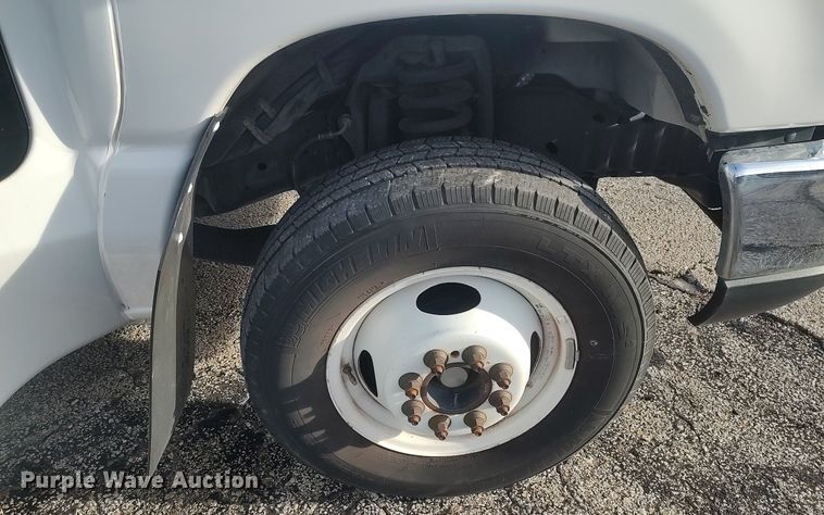 image for item MM9963 2017 Ford E350 Super Duty  shuttle bus