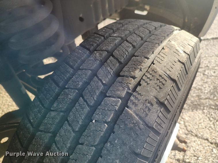 image for item MM9963 2017 Ford E350 Super Duty  shuttle bus