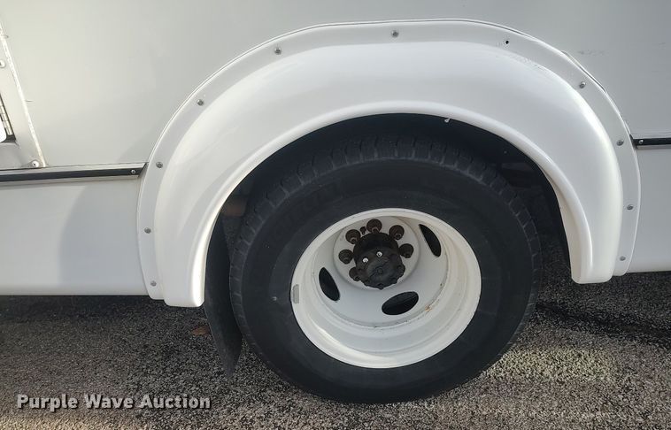 image for item MM9963 2017 Ford E350 Super Duty  shuttle bus