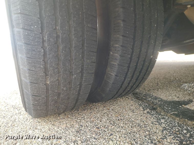 image for item MM9963 2017 Ford E350 Super Duty  shuttle bus