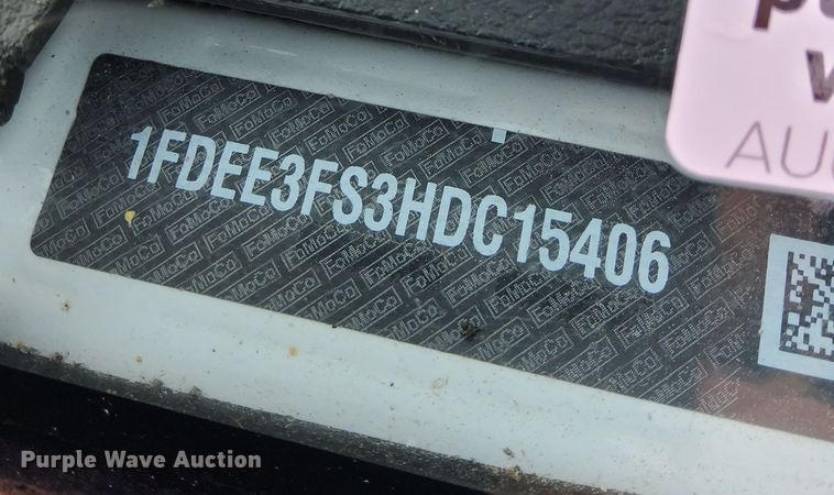 image for item MM9963 2017 Ford E350 Super Duty  shuttle bus