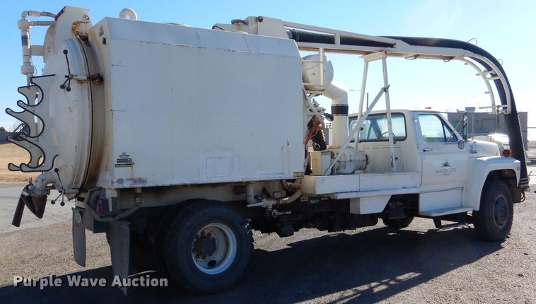 image for item MP9058 1989 Ford F800  sewer jetter truck