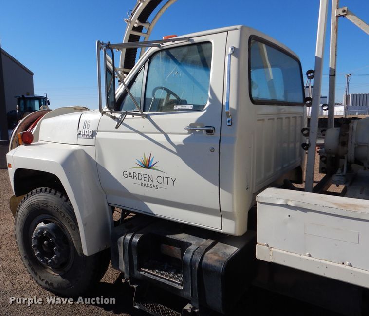 image for item MP9058 1989 Ford F800  sewer jetter truck