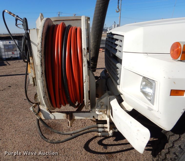 image for item MP9058 1989 Ford F800  sewer jetter truck